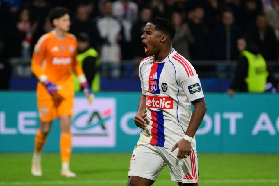 El Lyon sigue en crisis: se atasca contra 10 antes del Celta