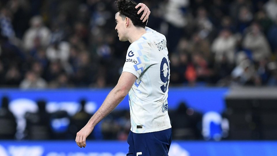 Barcelona mantém interesse em Bastoni apesar de falha na seleção