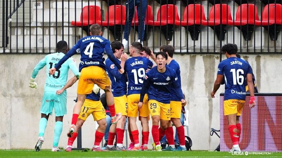 El Andorra sigue de dulce, al Sporting le entran los nervios