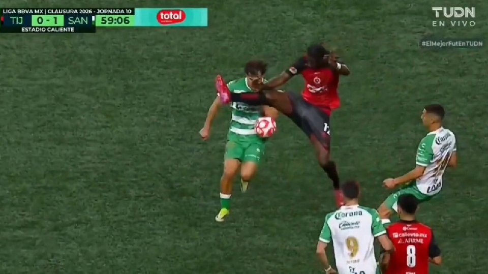 Porozo y una entrada de roja más propia de las artes marciales