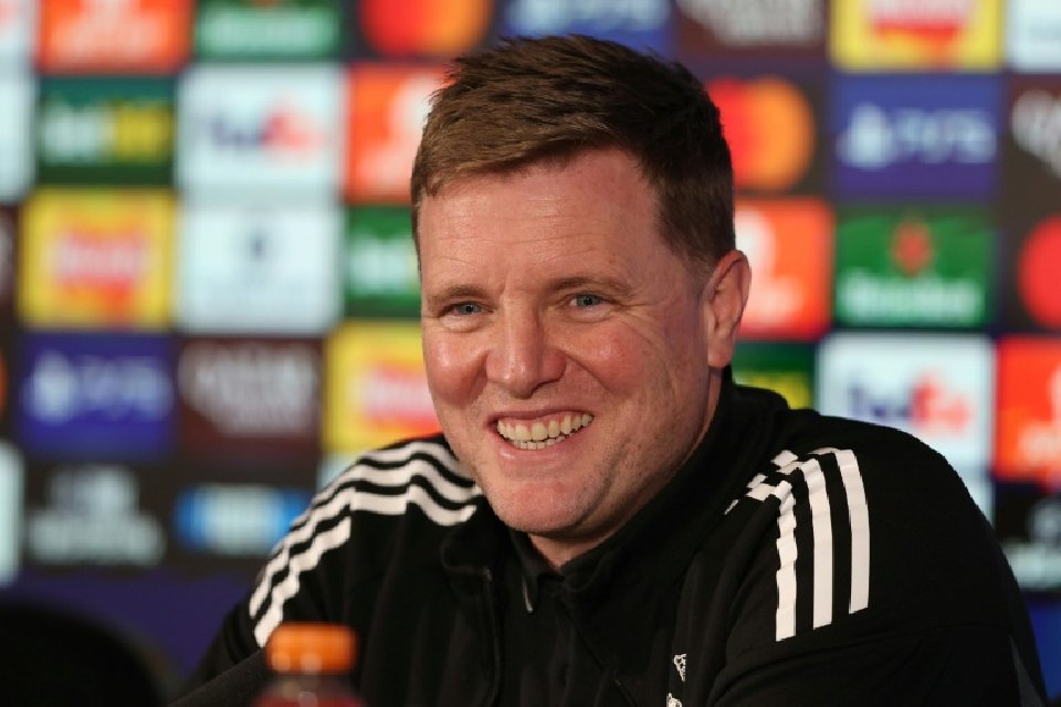 Howe: "Vencer o Barça nos tornaria lendas do Newcastle"