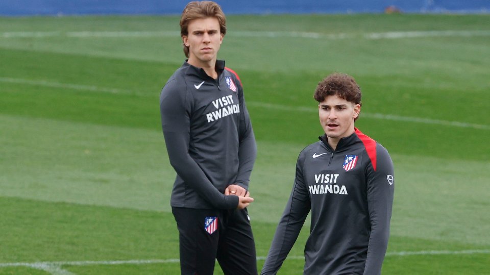 Simeone recupera a Barrios en víspera de la Champions y la final de Copa