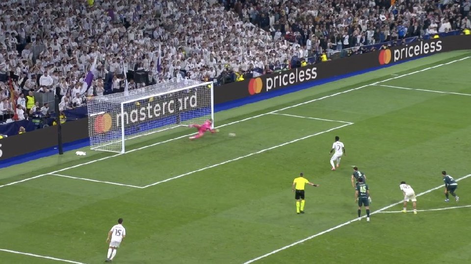 Donnarumma derribó a Vinicius y le paró el penalti