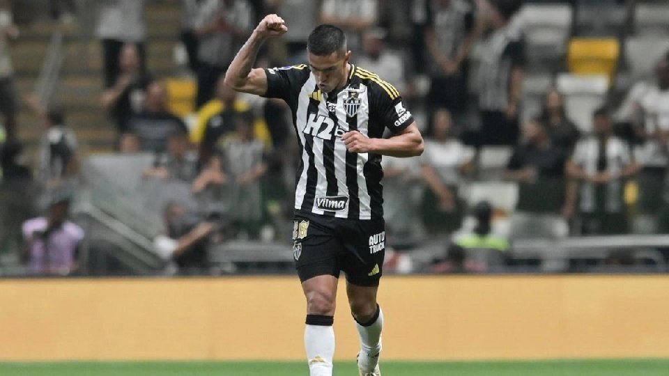 'Galo' conquista primeiros pontos e ganha confiança, enquanto Bragantino vira nos acréscimos e segue vivo na briga do grupo.