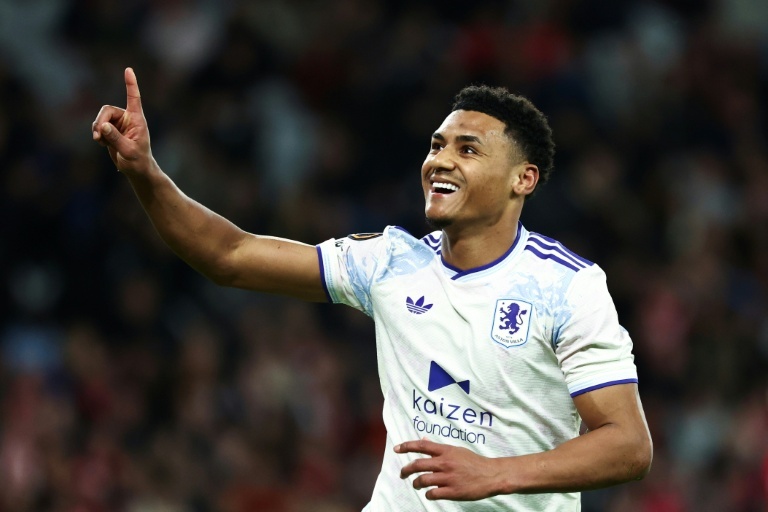 El Aston Villa salva la honra de la Premier