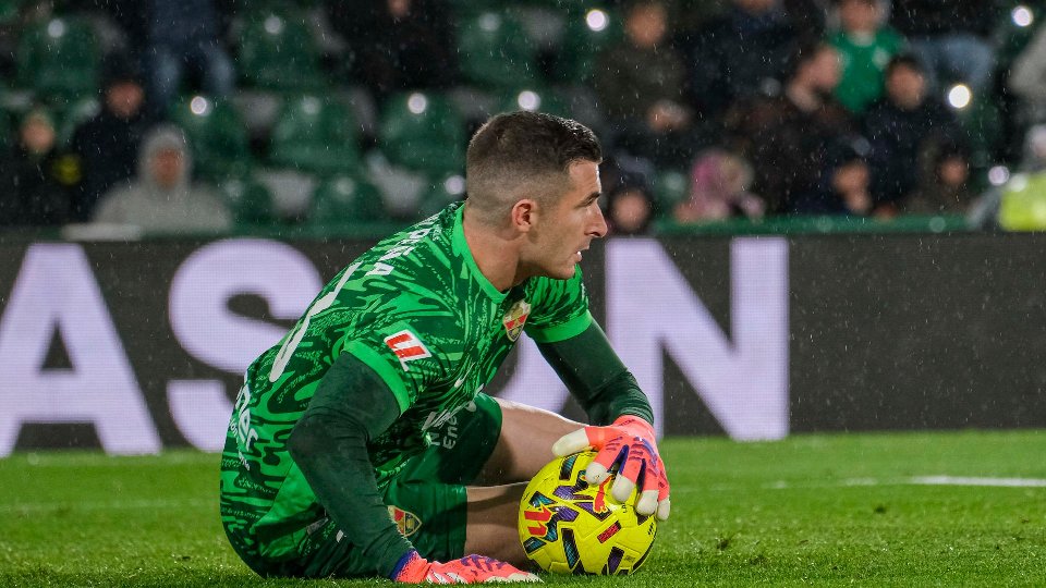 Le FC Barcelone s'interroge sur l'avenir d'Iñaki Peña après un prêt mitigé à Elche