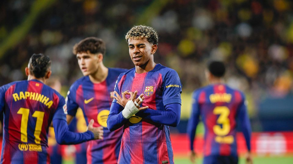 Lamine Yamal célèbre un gol avec Barcelone