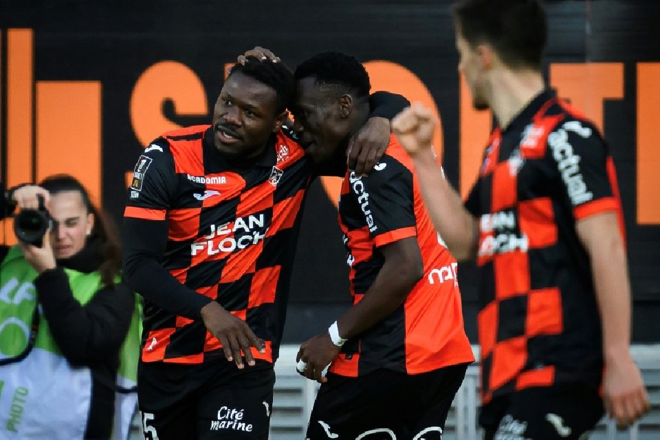 Lens suffer blow to title hopes with Lorient loss