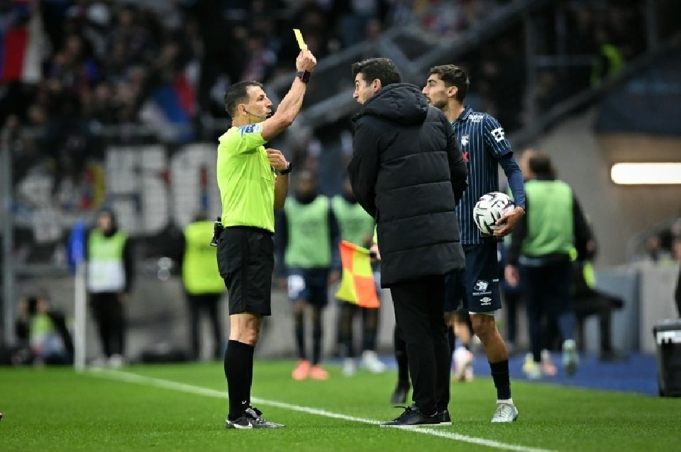 A ambição do Lyon em garantir o apuramento direto para a Champions League sofreu novo revés este domingo. O nulo caseiro frente ao Le Havre, que jogou reduzido a dez elementos, impediu a ultrapassagem ao Marselha na tabela classificativa.