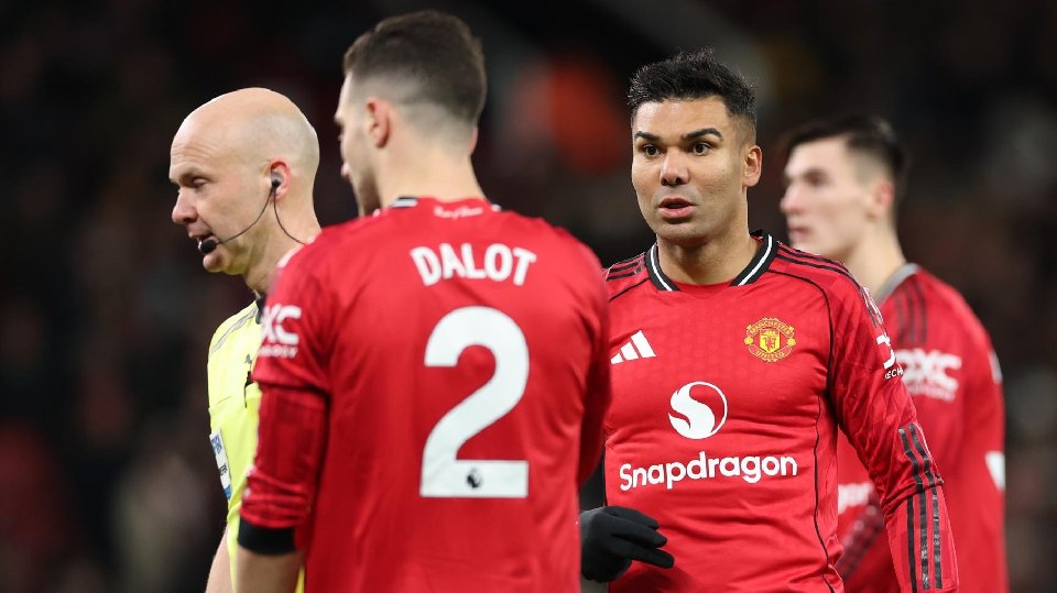 Man United open talks over new Casemiro deal with pay cut expected