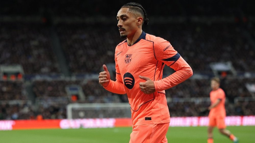 Raphinha souffre d'une blessure musculaire qui l'éloignera des terrains pendant plusieurs semaines. EFE