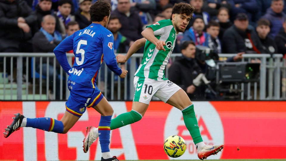 Barcelona considera Abde como reforço no ataque