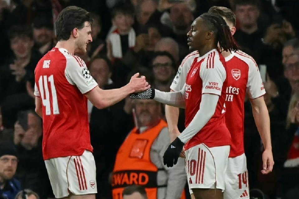 Eberechi Eze (D) et Declan Rice (G) d'Arsenal ont marqué contre le Bayer Leverkusen. AFP Glyn KIRK