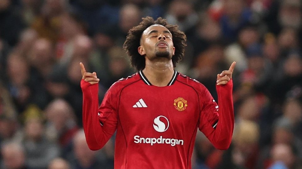 Sesko injury gives Zirkzee new hope of staying at Man United