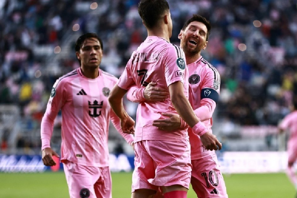 O craque argentino alcançou a marca de 900 gols na carreira nesta quarta-feira, defendendo o Inter Miami na CONCACAF Champions Cup. No entanto, o empate contra o Nashville selou a queda da equipe da Flórida no torneio continental.