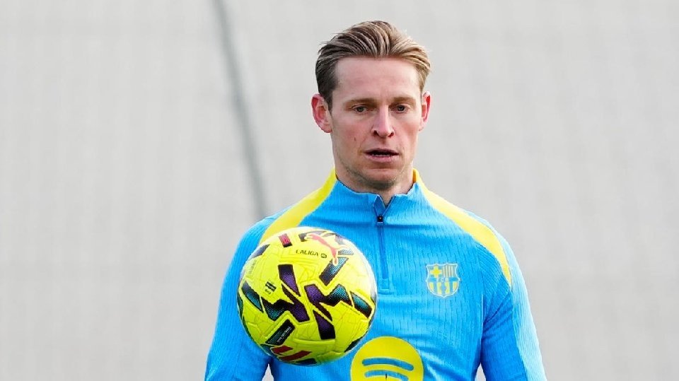 De Jong hands Barcelona major boost with return to training