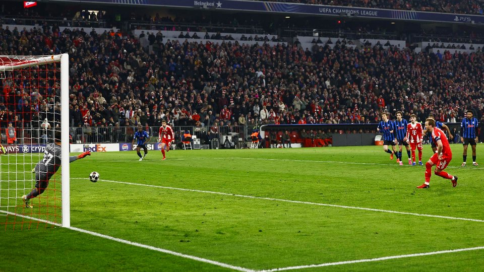 A un 'hat trick' de sentarse en la mesa de Messi, Suárez, CR7 o Lewandowski