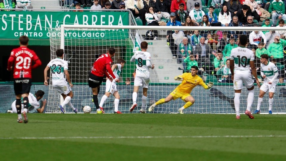 El Elche venció al Mallorca por 2-1. EFE