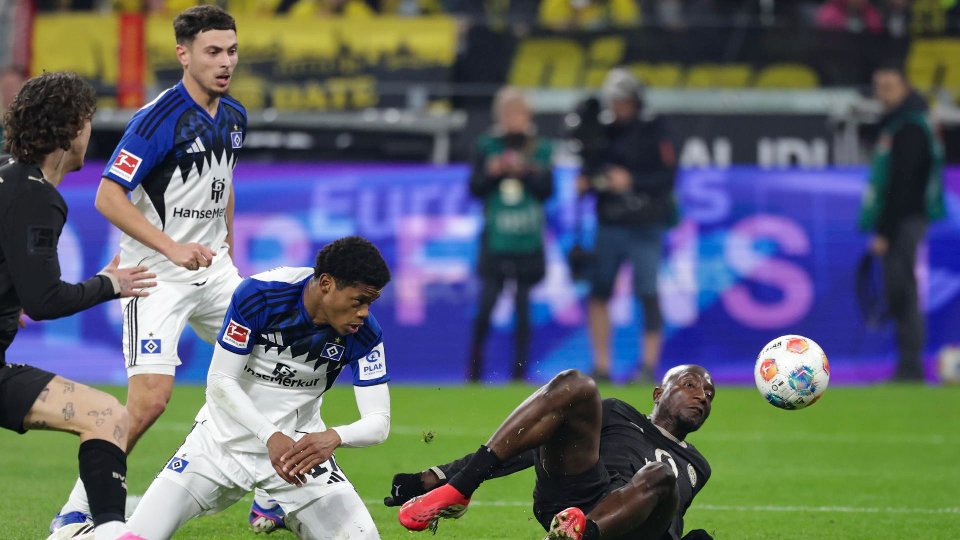 Bensebaini y Guirassy levantan al Borussia