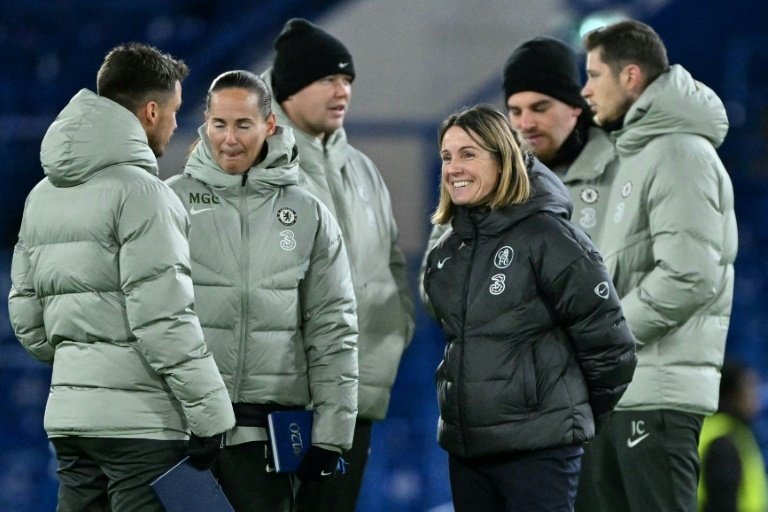 L'entraîneuse des féminines Chelsea Sonia Bompastor (à droite) à Stamford Bridge. AFP/Archives Glyn KIRK