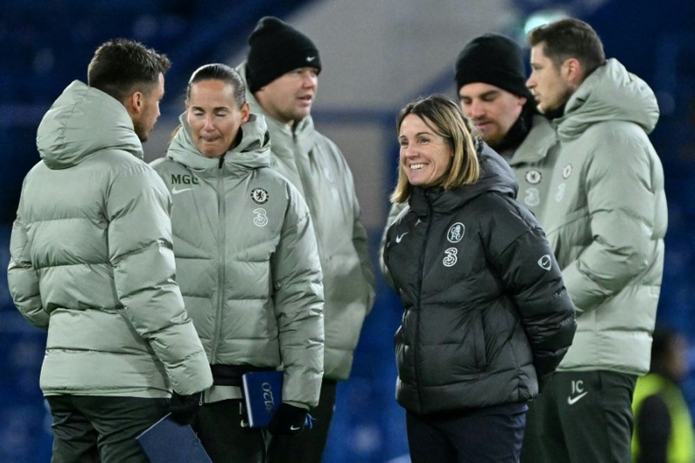 L'entraîneuse des féminines Chelsea Sonia Bompastor (à droite) à Stamford Bridge. AFP/Archives Glyn KIRK