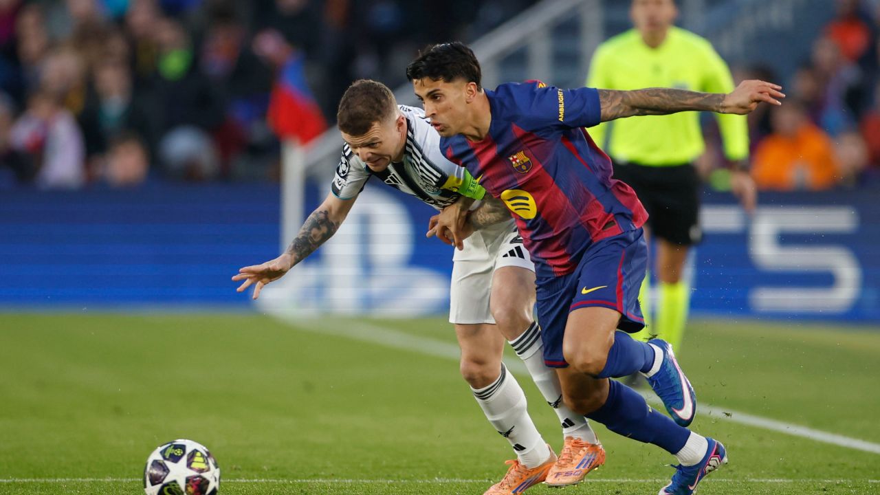 Mendes busca una fórmula para la continuidad de Cancelo