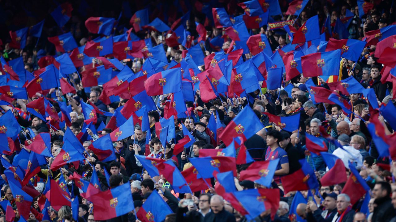 El Barça suspende su grada de animación tras la agresión a Camavinga