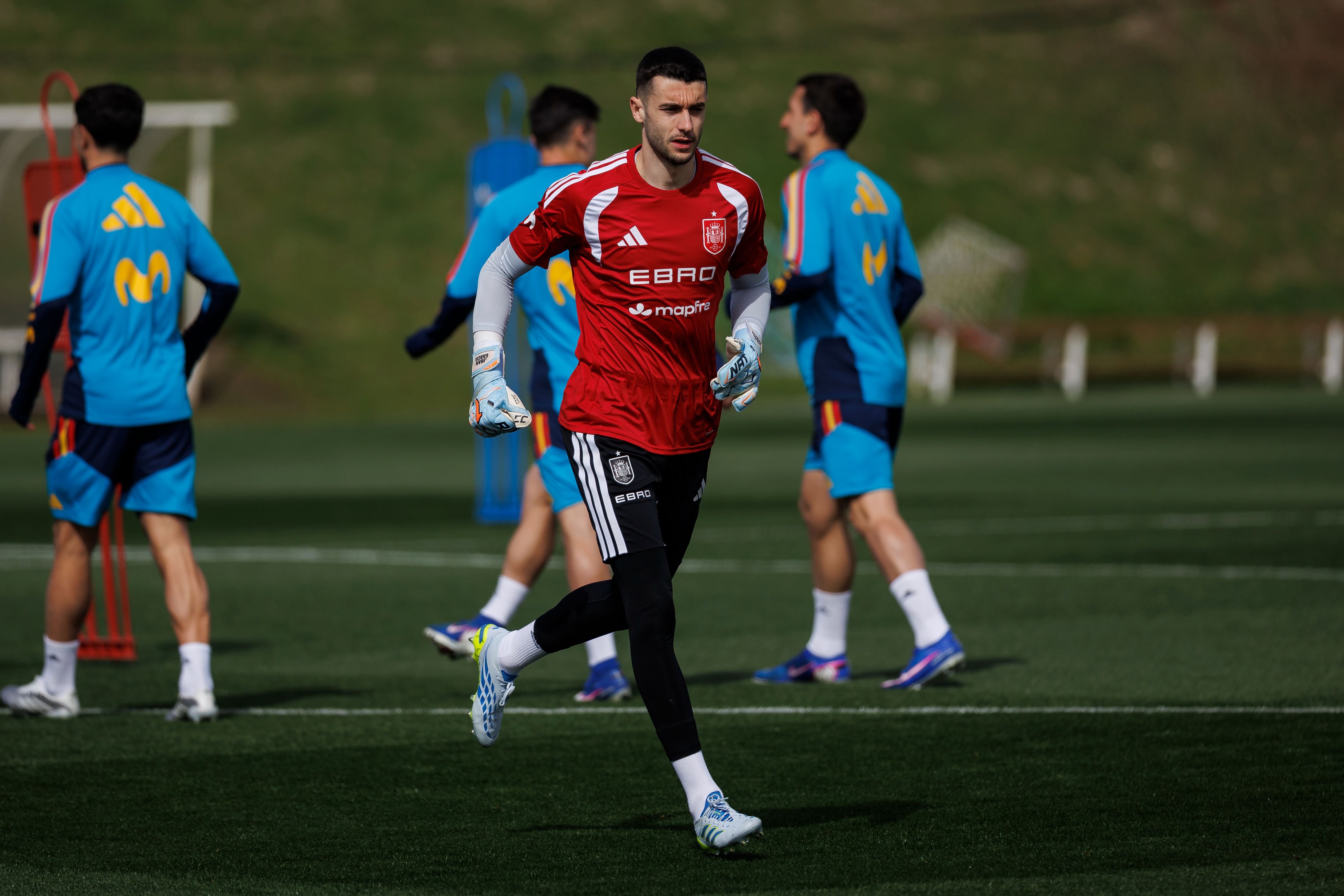 Sin debate ante Serbia: De la Fuente descarta a Joan García