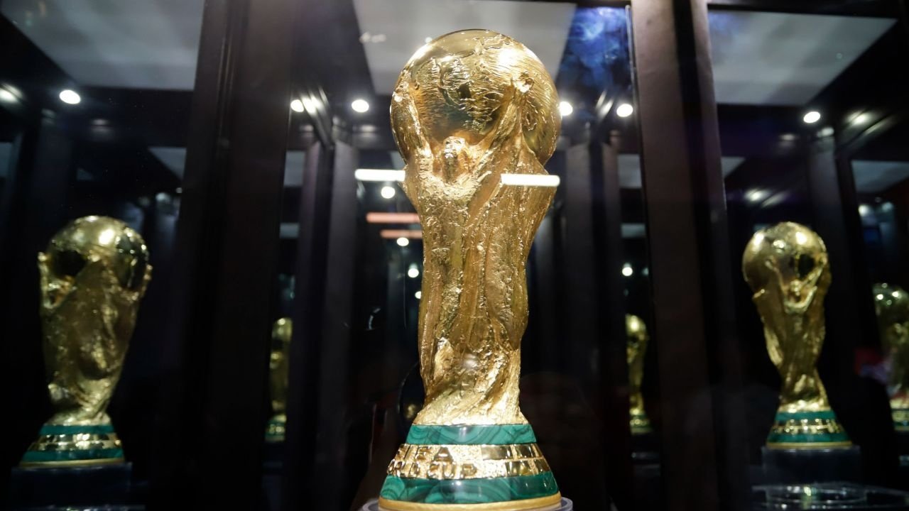 Les prix varient considérablement en fonction de l'emplacement des sièges et du stade du tournoi. EFE