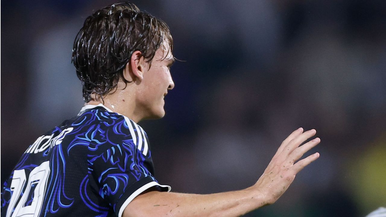 Aprobado raspado en el estreno goleador de Nico Paz