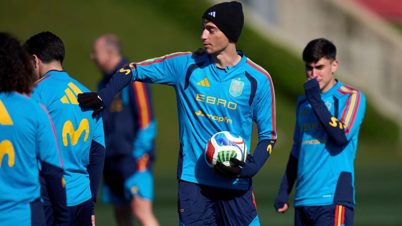 España completa otra sesión y viajará el lunes a Barcelona