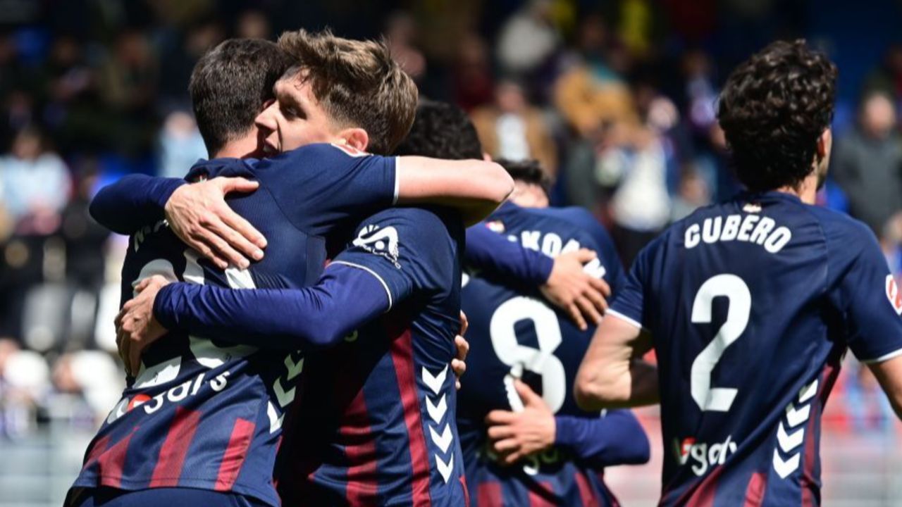 El Eibar se suma a la fiesta