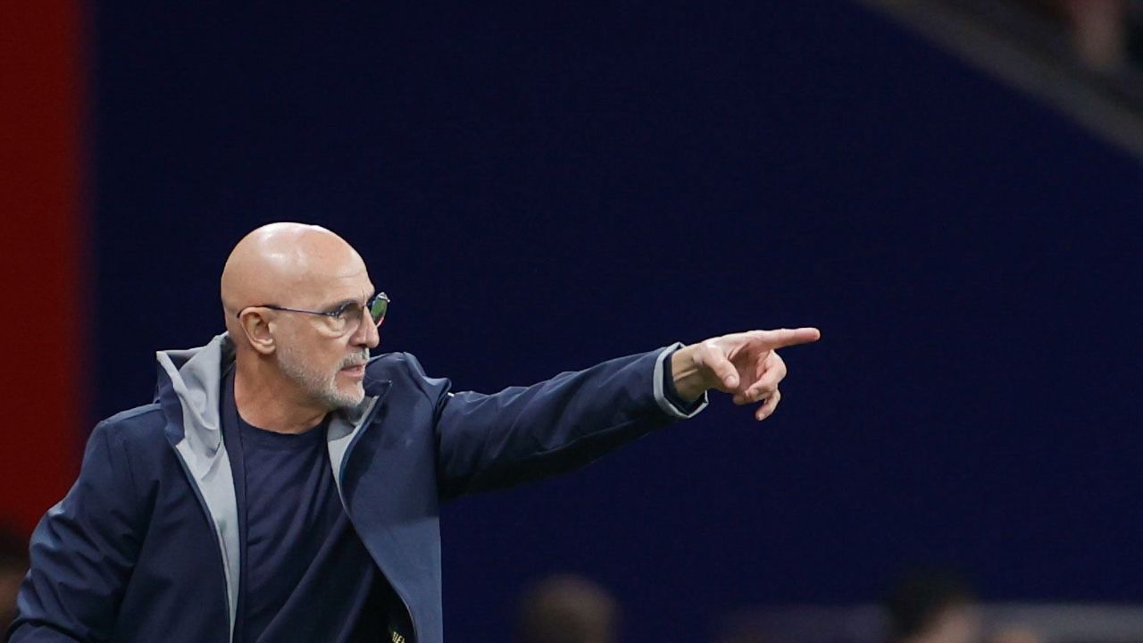 Total y absoluta repulsa de De la Fuente a los cánticos racistas