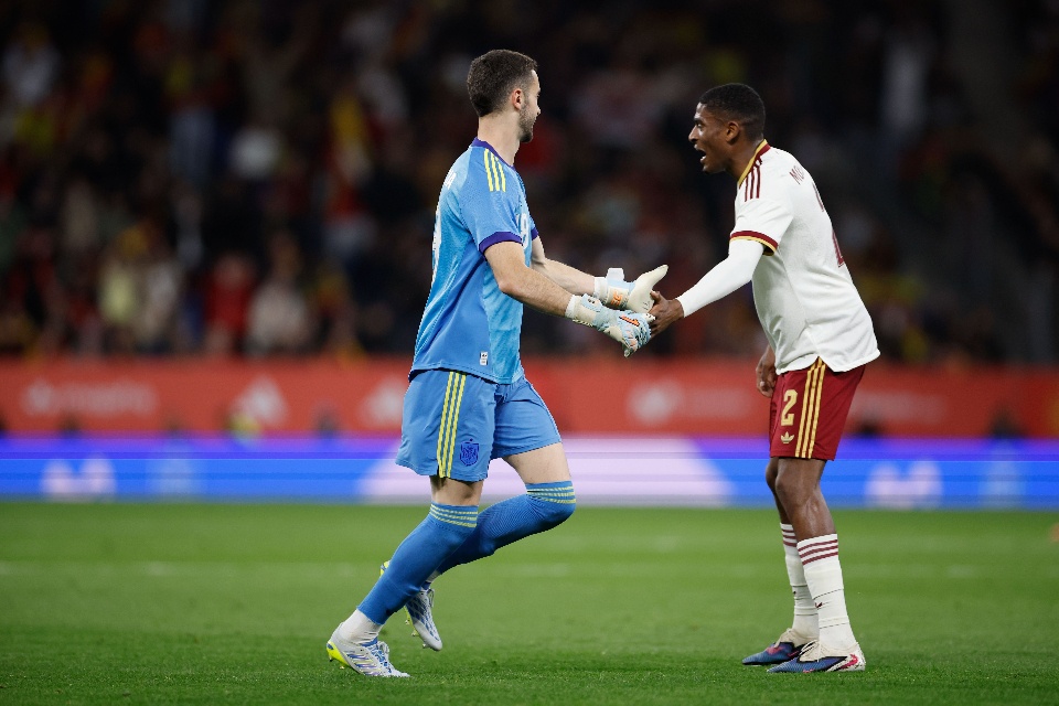 Joan García olvida los pitos y agradece los aplausos