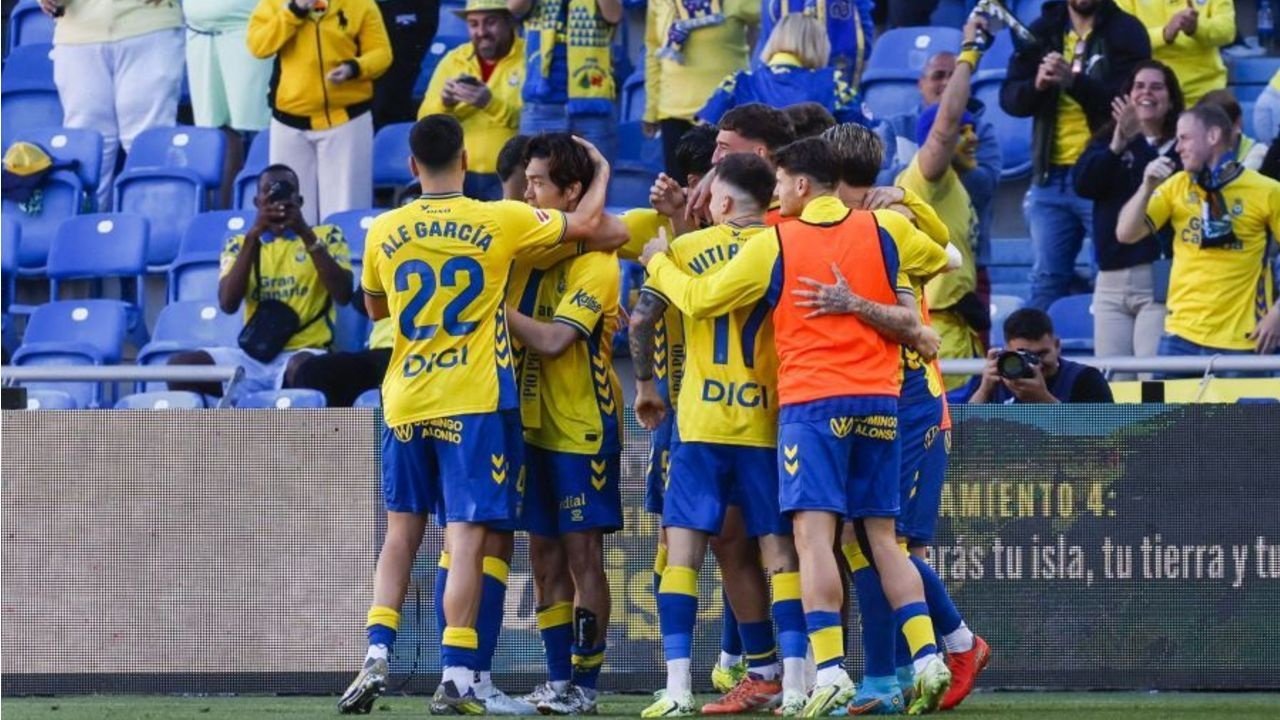 Los jugadores de Las Palmas, celebrando uno de sus goles en el partido de la Jornada 33 de LaLiga Hypermotion 2025-26 contra el Granada. LaLiga