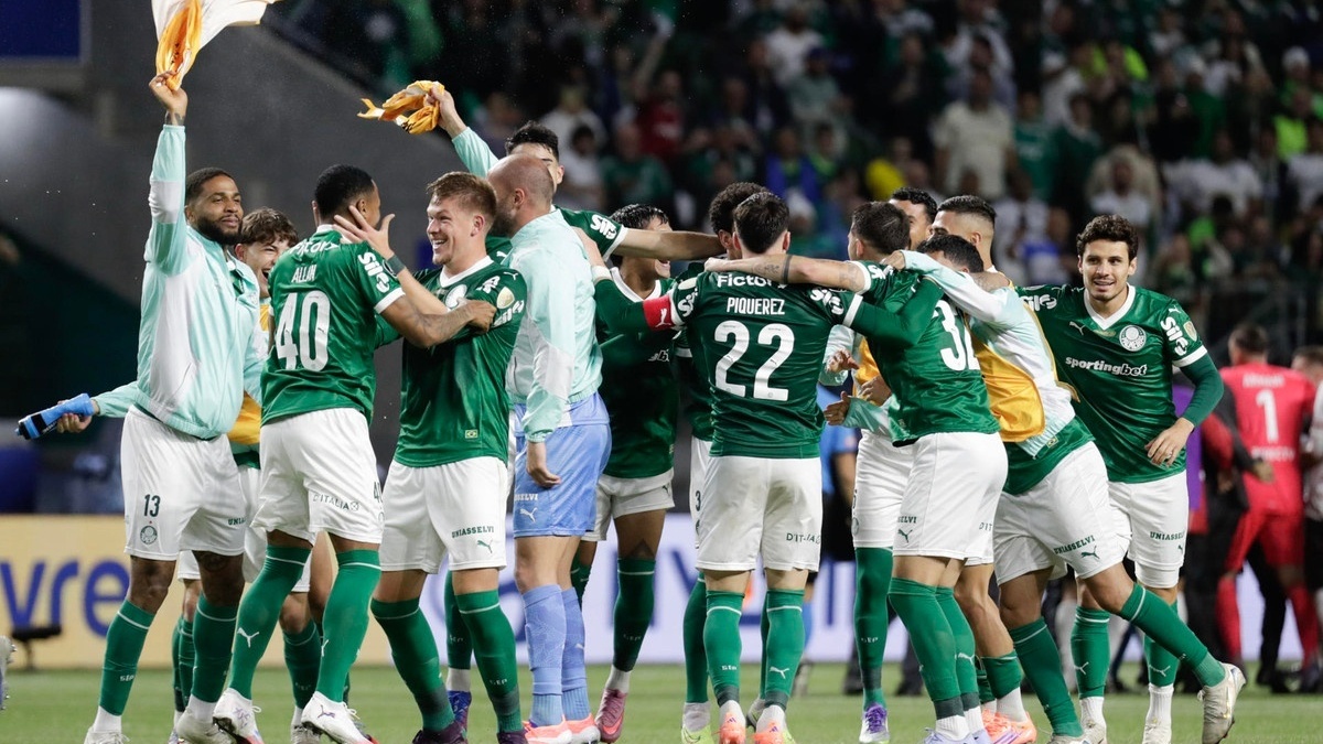 Gigantes da Premier League à espreita, mas Palmeiras segura Eduardo Conceição