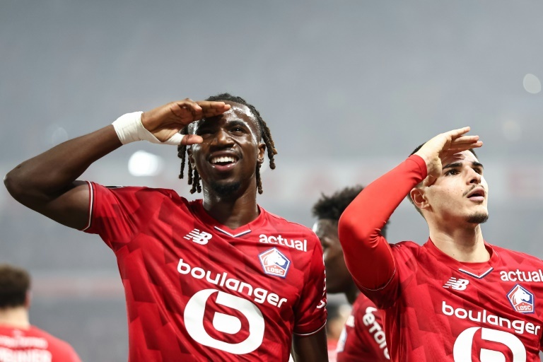 Lille prend une revanche éclatante sur Lens, qui laisse Paris s'échapper