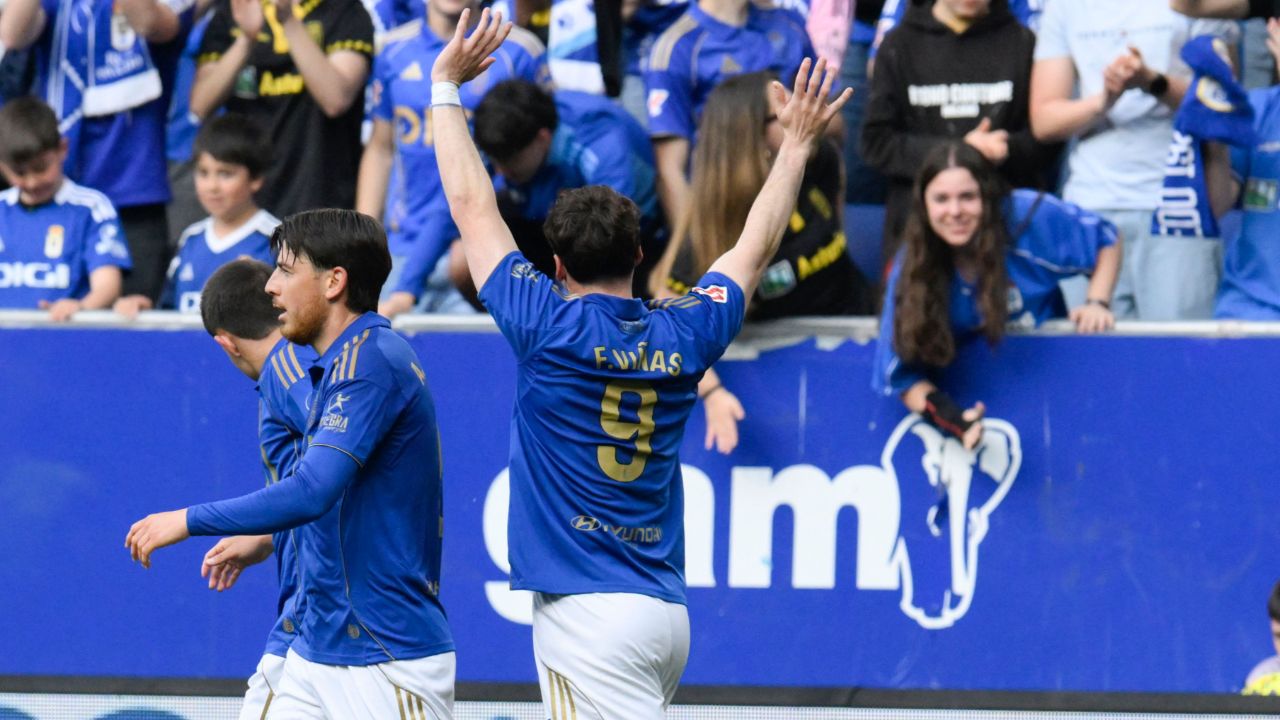 El Oviedo gana fe en otro esperpento del Sevilla