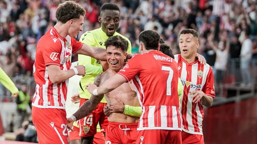 El Almería se vuelve a acurrucar en ascenso directo