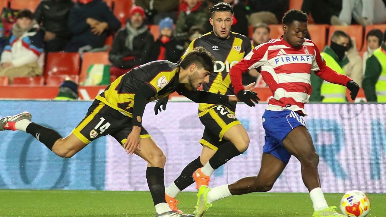 Real Madrid have reached an agreement to sign Granada's promising centre-back Oscar Naasei, according to Fabrizio Romano.