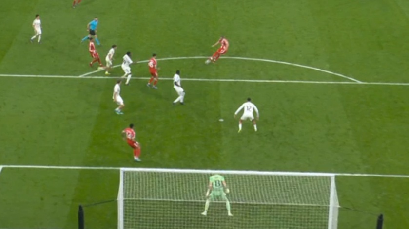 Kane ajustició al Madrid tras los errores de Vini y Carreras