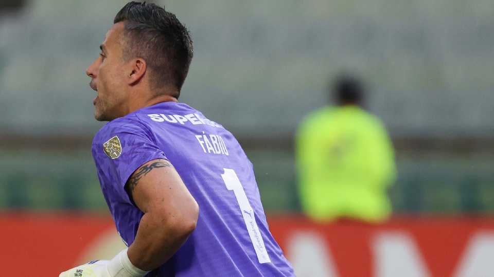 Fábio hace historia en un partido sin goles