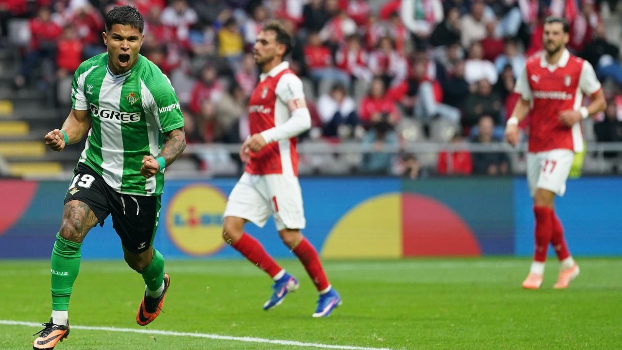 El Betis encuentra un empate bajo la piedra