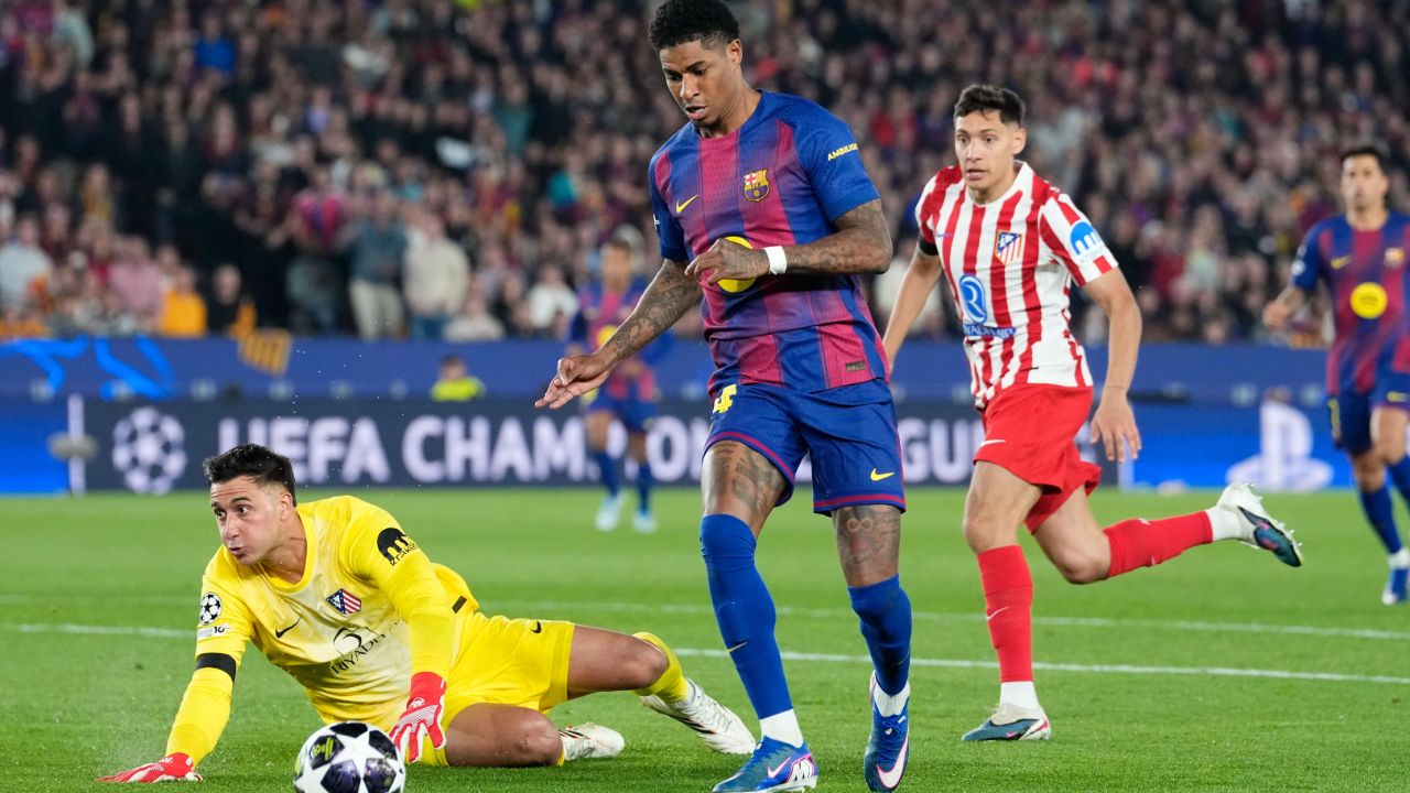 Juan Musso le ganó la partida a Rashford