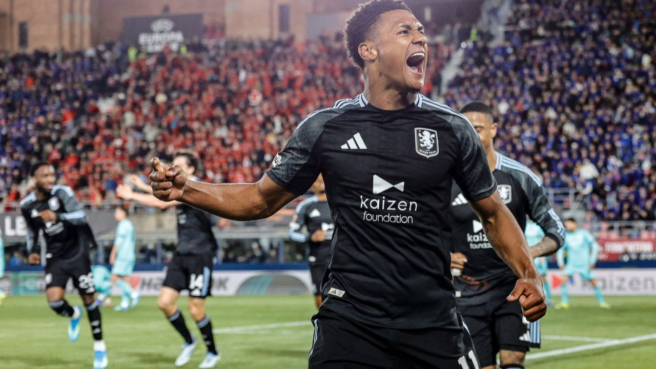 Watkins y el Dibu marcan el paso del Aston Villa