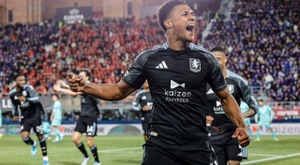 Watkins y el Dibu marcan el paso del Aston Villa