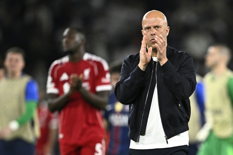 Slot feels 'complete support' from Liverpool chiefs despite slump