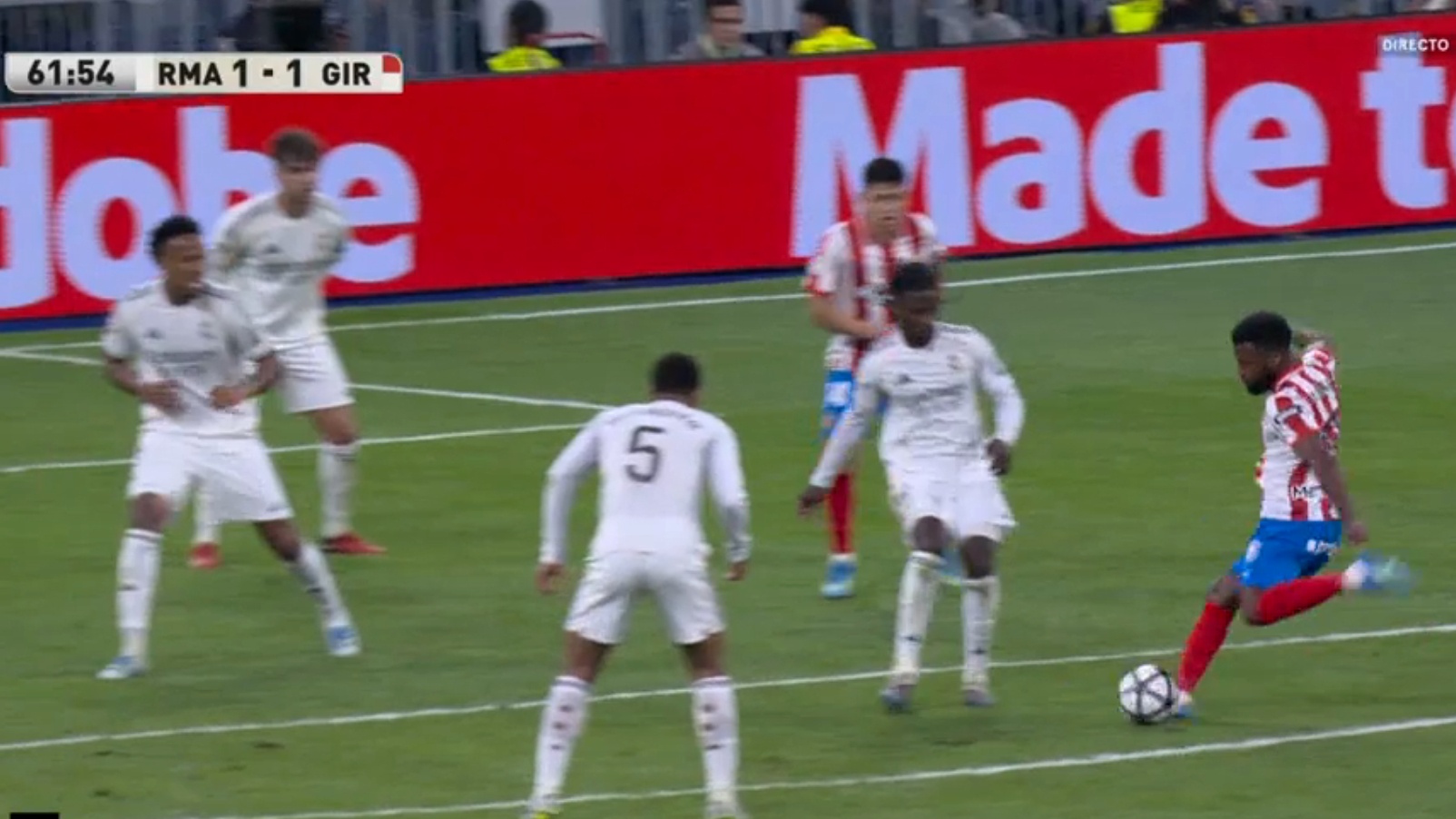 Lemar encontró un resquicio y se inventó un zurdazo imposible para Lunin