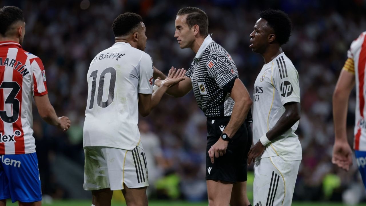 Real Madrid TV critique vivement l'arbitrage. EFE