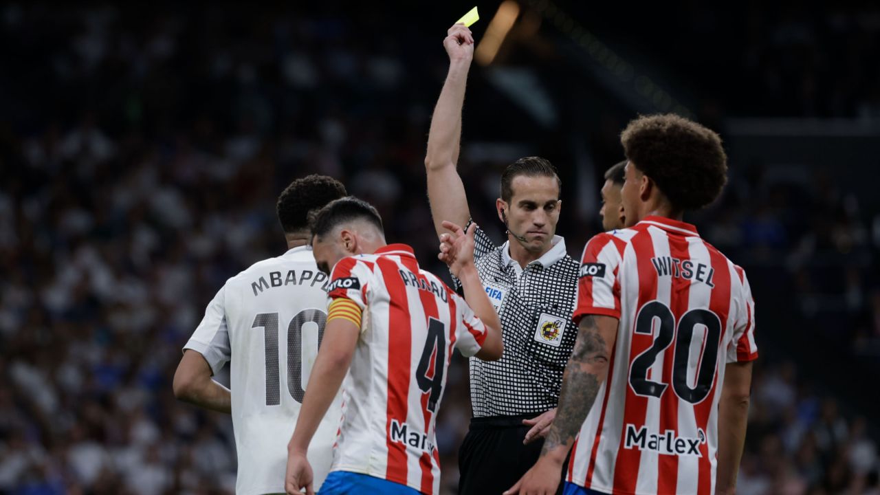 A Alberola Rojas se le reclamó un penalti a Mbappé en el Real Madrid-Girona